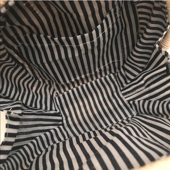 Straw crossbody bag 🥥💛☀️🔆 - Picture 6 of 6